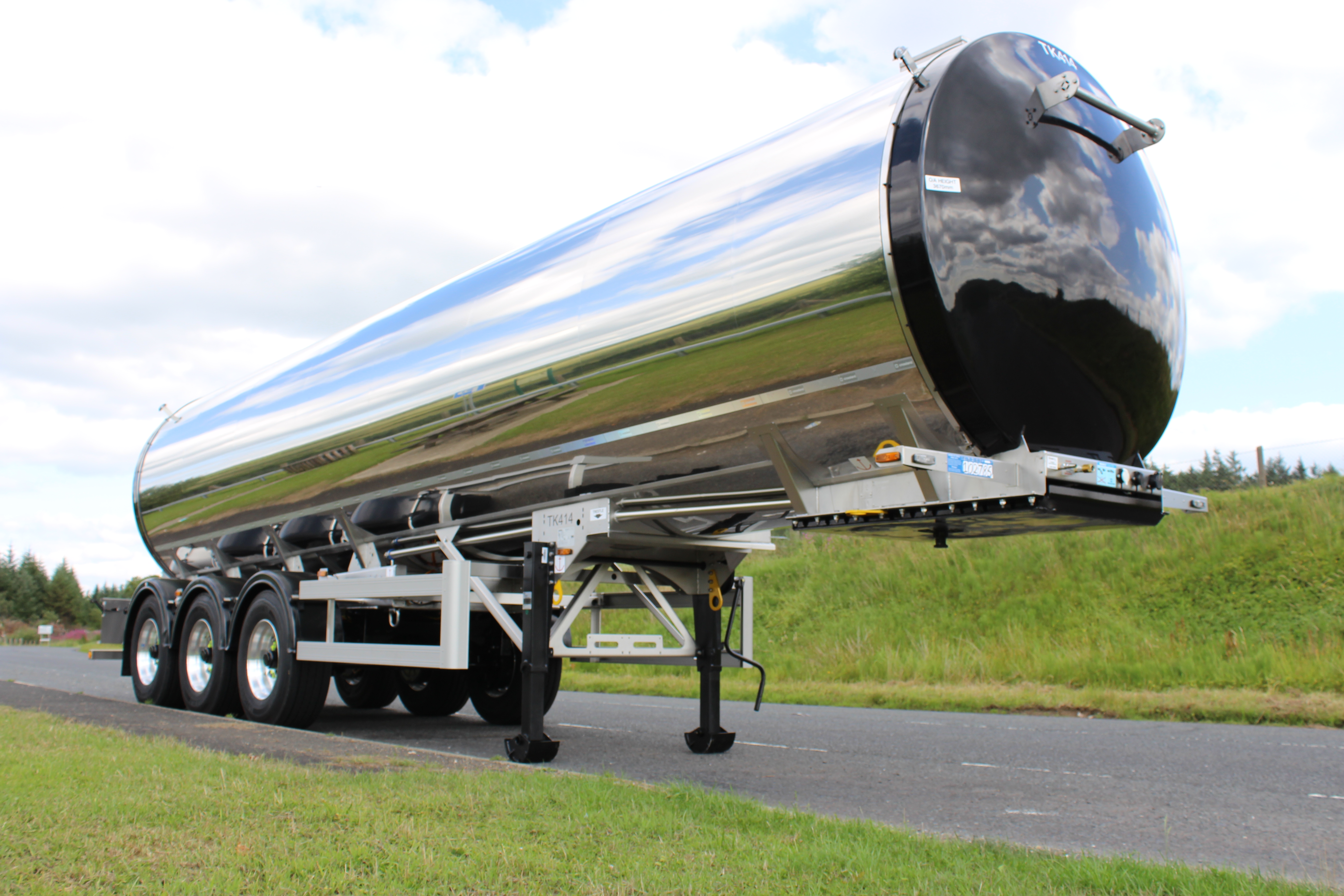 Crossland manufacture hygienic and reliable beer tankers for the food and beverage market throughout the EU